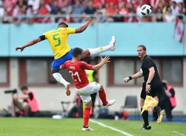 Austria sconfitta 3-0 a Vienna, l'attaccante del Psg sale a 55 centri in Nazionale: agguantato Romario.