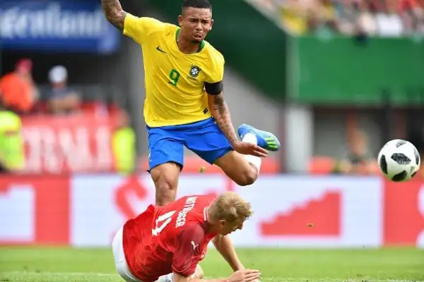 Austria sconfitta 3-0 a Vienna, l'attaccante del Psg sale a 55 centri in Nazionale: agguantato Romario.