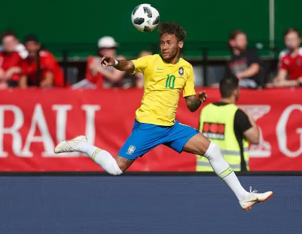 Austria sconfitta 3-0 a Vienna, l'attaccante del Psg sale a 55 centri in Nazionale: agguantato Romario.