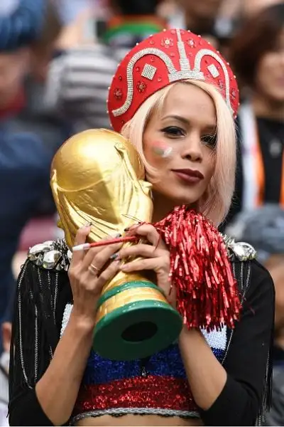 Nella cerimonia d'apertura di Russia 2018 il mattatore è Robbie Williams, che fa impazzire lo stadio Luzniki prima di Russia-Arabia Saudita.