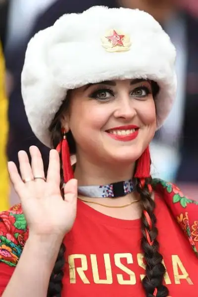 Nella cerimonia d'apertura di Russia 2018 il mattatore è Robbie Williams, che fa impazzire lo stadio Luzniki prima di Russia-Arabia Saudita.