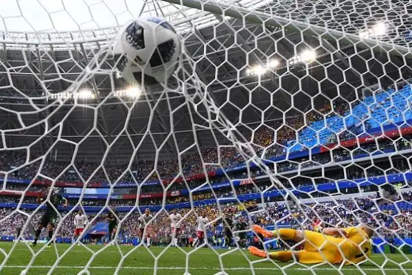 Ad Eriksen risponde Jedinak.