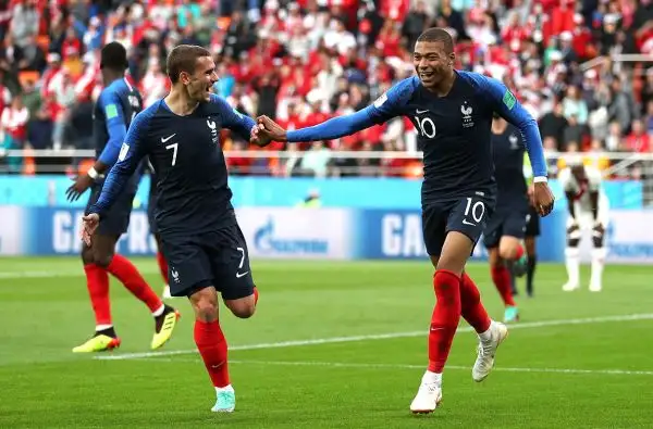 Con un gol della stella Kylian Mbappè i transalpini accedono agli ottavi di finale, eliminato il Perù di Ricardo Gareca.