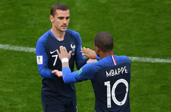 Con un gol della stella Kylian Mbappè i transalpini accedono agli ottavi di finale, eliminato il Perù di Ricardo Gareca.