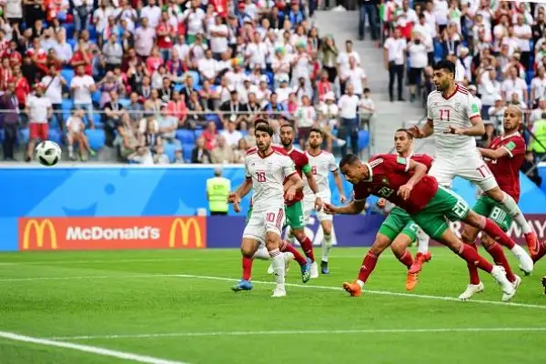 A San Pietroburgo il Marocco si fa male all'ultimo secondo e cede per 1-0: ecco la prima sorpresa del Mondiale.