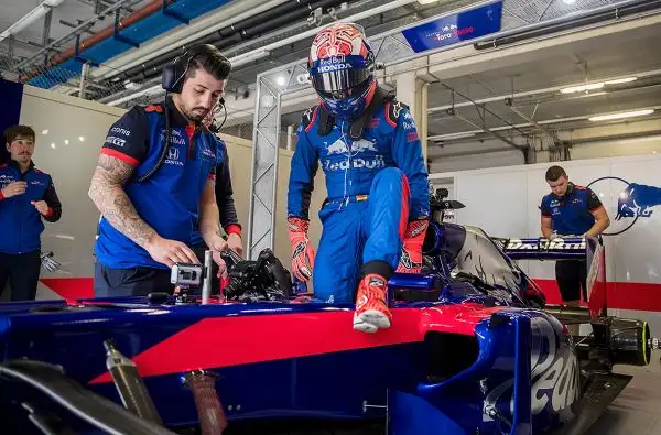 Il numero 93 a Zeltweg si è messo al volante di una Red Bull del 2014 motorizzata Honda ma con livrea della Toro Rosso