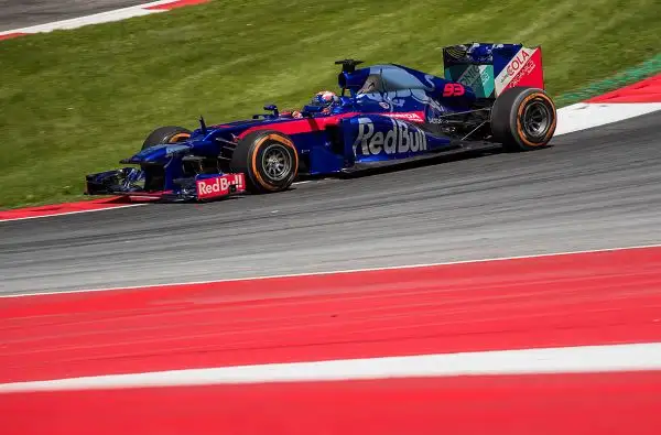 Il numero 93 a Zeltweg si è messo al volante di una Red Bull del 2014 motorizzata Honda ma con livrea della Toro Rosso
