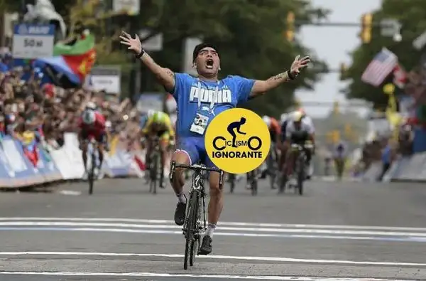 Nel corso di Argentina-Nigeria il 'Pibe de oro' non ha saputo trattenersi. E il web si è scatenato a sua volta. 