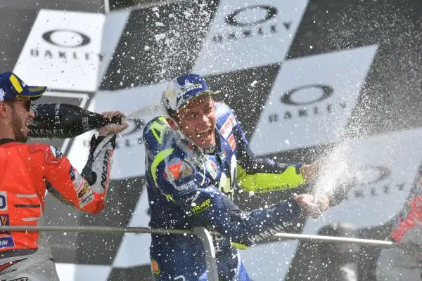 Dominio Ducati al Mugello: Lorenzo ottiene la sua prima vittoria nella scuderia di Borgo Panigale dominando il Gran Premio d'Italia. Secondo Dovizioso, poi Rossi che vince il duello con Iannone.