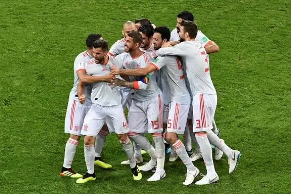 Cristiano salva il Portogallo: tripletta nello spettacolare 3-3 di Sochi. Tutti contro l'arbitraggio di Rocchi e la Var.