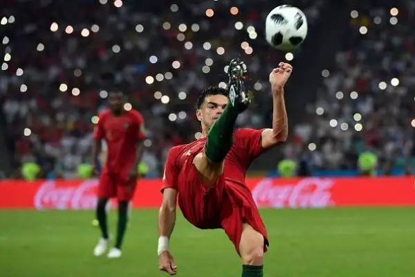 Cristiano salva il Portogallo: tripletta nello spettacolare 3-3 di Sochi. Tutti contro l'arbitraggio di Rocchi e la Var.