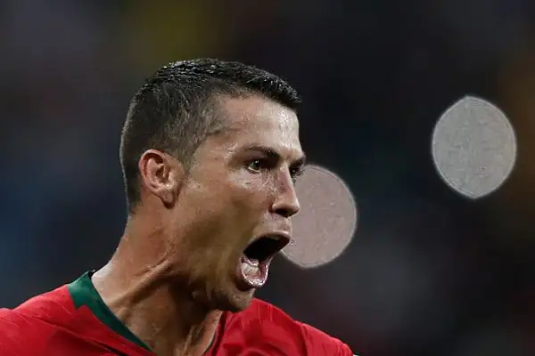 Cristiano salva il Portogallo: tripletta nello spettacolare 3-3 di Sochi. Tutti contro l'arbitraggio di Rocchi e la Var.