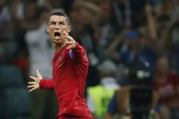 Cristiano salva il Portogallo: tripletta nello spettacolare 3-3 di Sochi. Tutti contro l'arbitraggio di Rocchi e la Var.