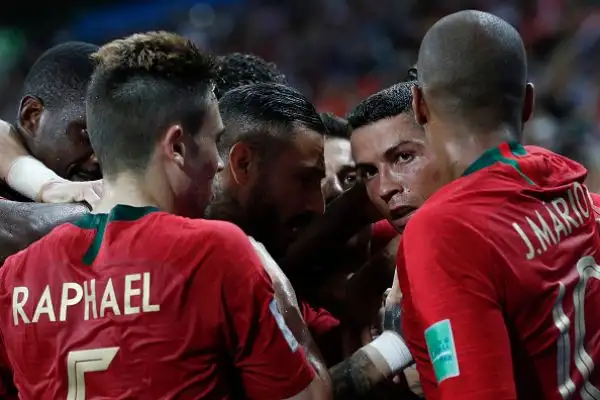 Cristiano salva il Portogallo: tripletta nello spettacolare 3-3 di Sochi. Tutti contro l'arbitraggio di Rocchi e la Var.