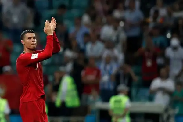 Cristiano salva il Portogallo: tripletta nello spettacolare 3-3 di Sochi. Tutti contro l'arbitraggio di Rocchi e la Var.
