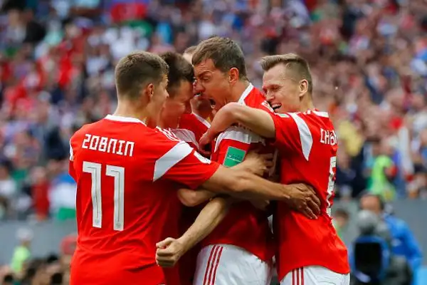 La Russia travolge l'Arabia Saudita per 5-0, frutto delle reti di Gazinski, Cheryshev (doppietta), Dzyuba e Golovin. Prova convincente per l'obiettivo della Juve.