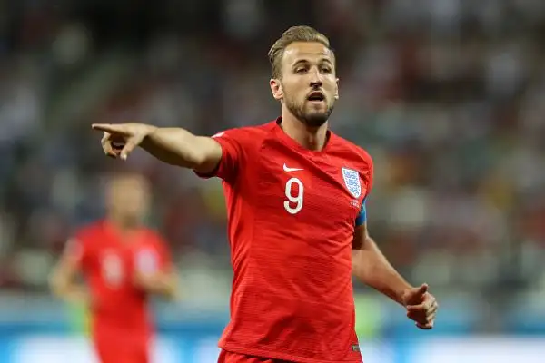 La squadra di Southgate domina la Tunisia, ma passa solo nei minuti di recupero: finisce 2-1, decide una doppietta del Capitano.