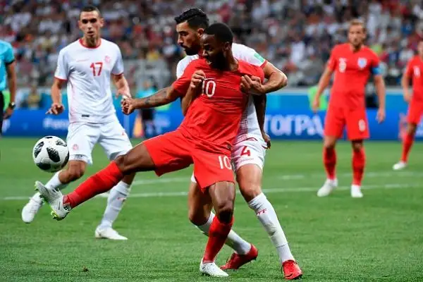 La squadra di Southgate domina la Tunisia, ma passa solo nei minuti di recupero: finisce 2-1, decide una doppietta del Capitano.