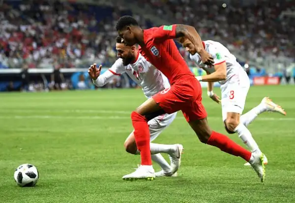 La squadra di Southgate domina la Tunisia, ma passa solo nei minuti di recupero: finisce 2-1, decide una doppietta del Capitano.