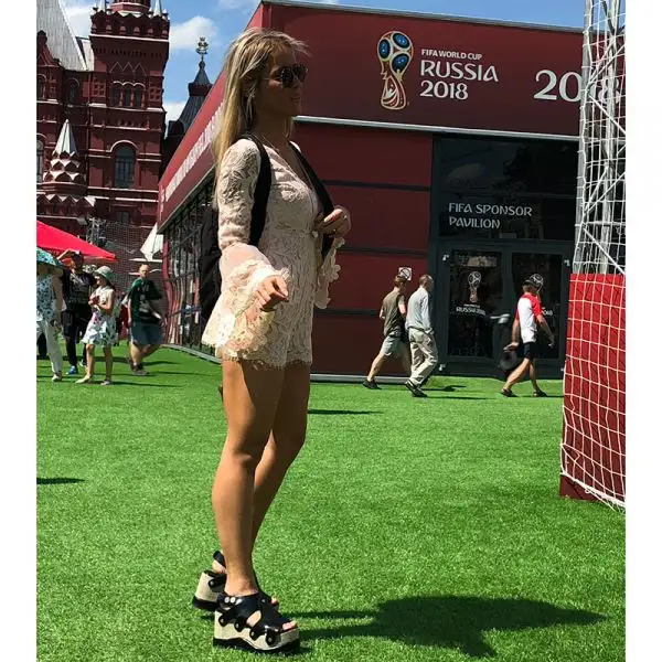 E' avvocato e agente immobiliare a Buenos Aires: il suo profilo Instagram Antonatale7 viaggia veloce verso i 150k follower, e dalle sue foto non è difficile intuire perchè.