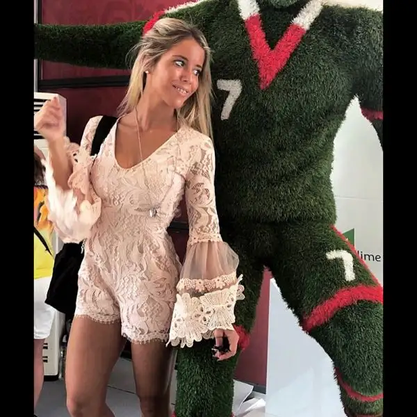 E' avvocato e agente immobiliare a Buenos Aires: il suo profilo Instagram Antonatale7 viaggia veloce verso i 150k follower, e dalle sue foto non è difficile intuire perchè.