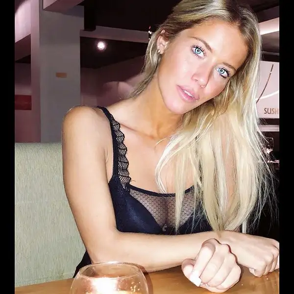 E' avvocato e agente immobiliare a Buenos Aires: il suo profilo Instagram Antonatale7 viaggia veloce verso i 150k follower, e dalle sue foto non è difficile intuire perchè.