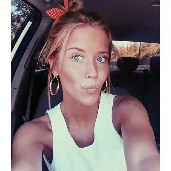 E' avvocato e agente immobiliare a Buenos Aires: il suo profilo Instagram Antonatale7 viaggia veloce verso i 150k follower, e dalle sue foto non è difficile intuire perchè.