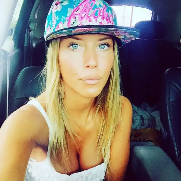 E' avvocato e agente immobiliare a Buenos Aires: il suo profilo Instagram Antonatale7 viaggia veloce verso i 150k follower, e dalle sue foto non è difficile intuire perchè.