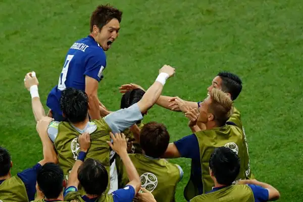 Spettacolare sfida a Rostov: gli asiatici perdono 3-2 dopo essere stati avanti di due reti fino a venti minuti dalla fine.