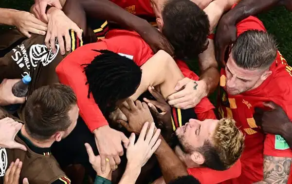 Spettacolare sfida a Rostov: gli asiatici perdono 3-2 dopo essere stati avanti di due reti fino a venti minuti dalla fine.