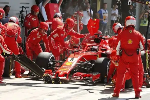 Sul podio anche l'inglese della Mercedes e l'altro ferrarista Raikkonen.