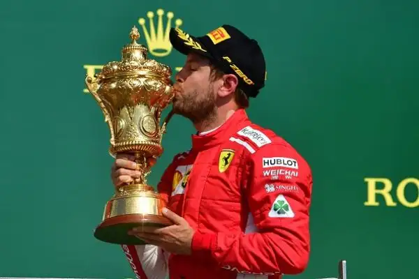 Sul podio anche l'inglese della Mercedes e l'altro ferrarista Raikkonen.