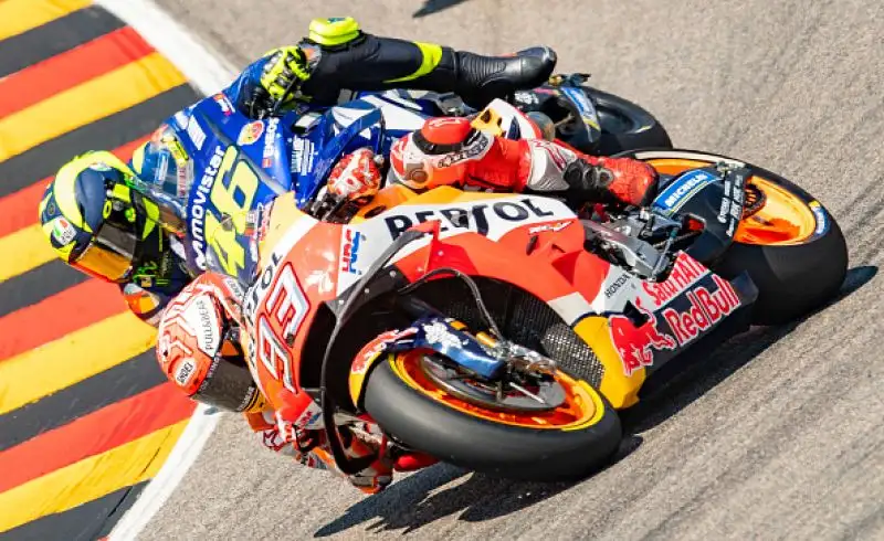 Marc Marquez domina il Gran Premio della Germania. Al Sachsenring il centauro catalano centra la quinta vittoria stagionale, la nona consecutiva nella corsa tedesca. 