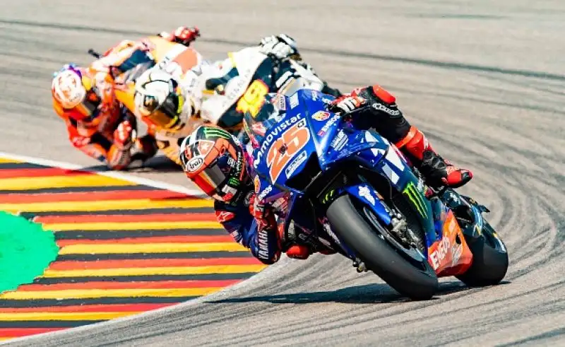 Marc Marquez domina il Gran Premio della Germania. Al Sachsenring il centauro catalano centra la quinta vittoria stagionale, la nona consecutiva nella corsa tedesca. 