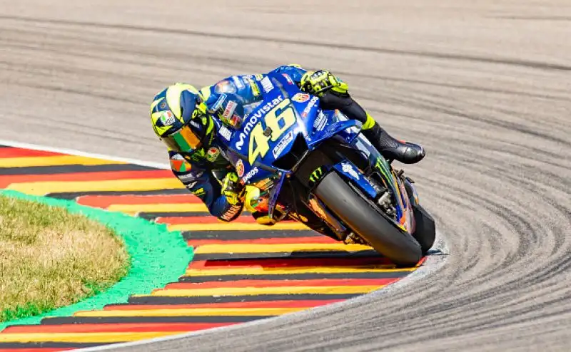 Marc Marquez domina il Gran Premio della Germania. Al Sachsenring il centauro catalano centra la quinta vittoria stagionale, la nona consecutiva nella corsa tedesca. 