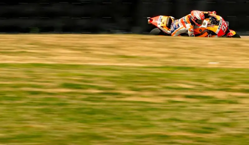 Marc Marquez domina il Gran Premio della Germania. Al Sachsenring il centauro catalano centra la quinta vittoria stagionale, la nona consecutiva nella corsa tedesca. 