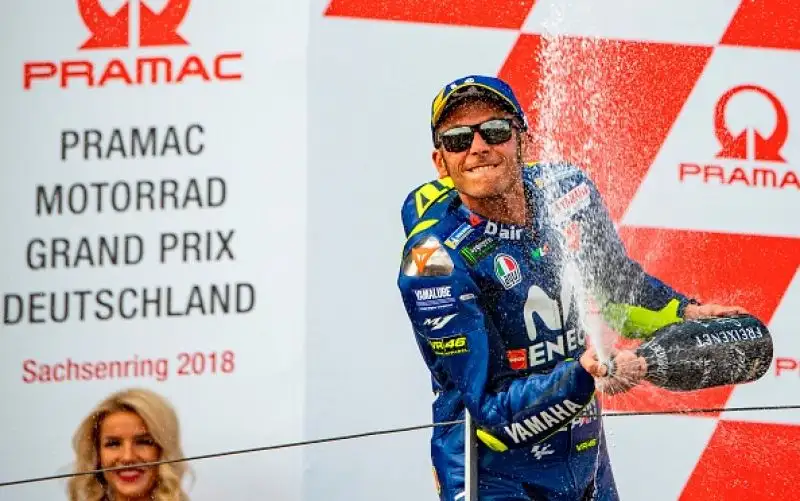 Marc Marquez domina il Gran Premio della Germania. Al Sachsenring il centauro catalano centra la quinta vittoria stagionale, la nona consecutiva nella corsa tedesca. 