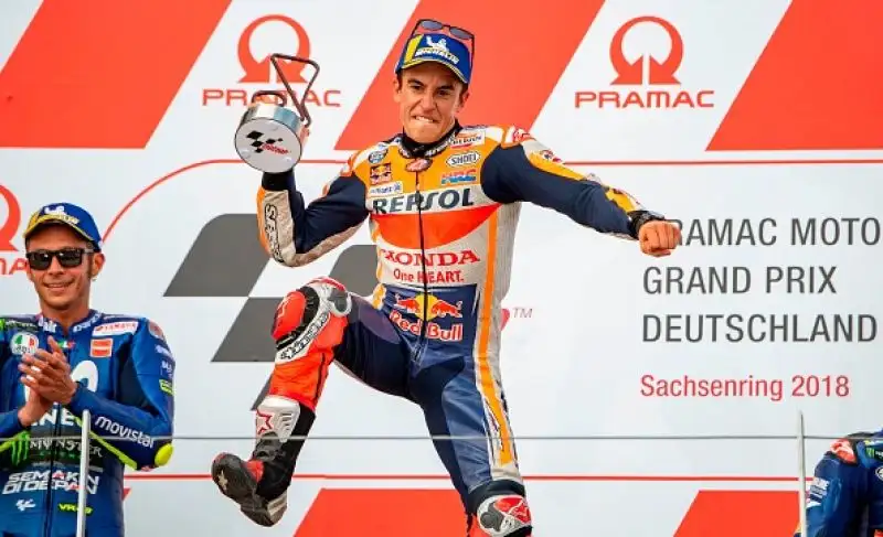 Marc Marquez domina il Gran Premio della Germania. Al Sachsenring il centauro catalano centra la quinta vittoria stagionale, la nona consecutiva nella corsa tedesca. 