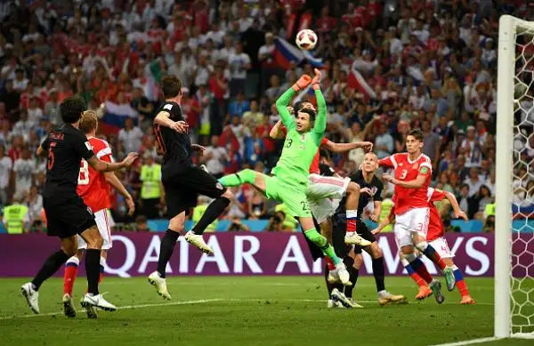A Sochi infinito quarto di finale vinto ai rigori da Modric e compagni dopo il 2-2 del 120': ora sfida all'Inghilterra.