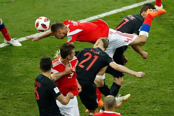 A Sochi infinito quarto di finale vinto ai rigori da Modric e compagni dopo il 2-2 del 120': ora sfida all'Inghilterra.