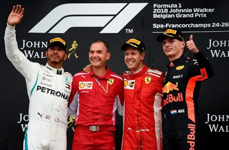 Ora il ferrarista è staccato di soli 17 punti dal pilota britannico della Mercedes.
