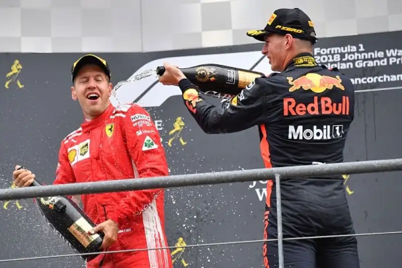 Ora il ferrarista è staccato di soli 17 punti dal pilota britannico della Mercedes.