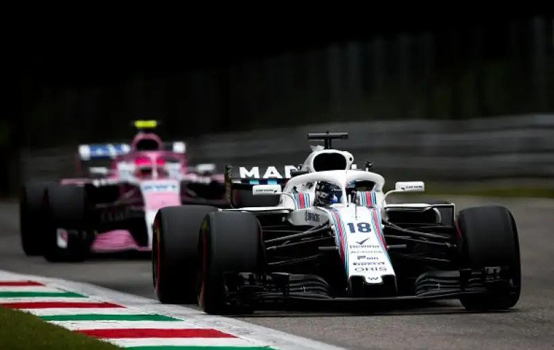 Dietro a Vettel il compagno di scuderia Raikkonen e le due Mercedes di Hamilton e Bottas.