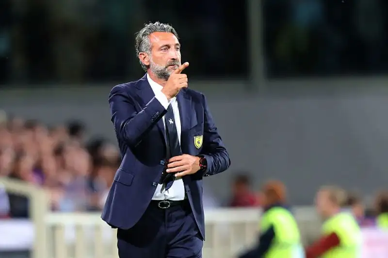 Debutto in campionato da sogno per i viola, che travolgono i veronesi, mai in partita: doppietta di Benassi, a segno anche Gerson, Chiesa e Simeone.