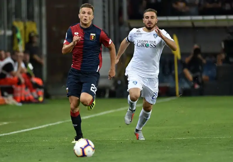 Marassi in silenzio per 43 minuti in ricordo delle vittime del crollo del Ponte Morandi, onorate da un gran Genoa: Piatek e Kouamé mettono la gara in discesa, l'Empoli si sveglia tardi.