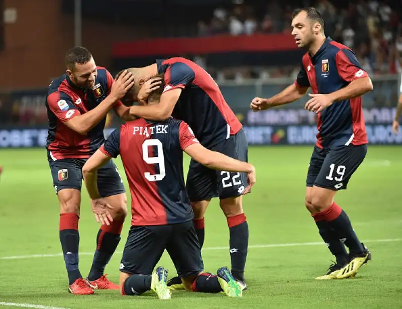 Marassi in silenzio per 43 minuti in ricordo delle vittime del crollo del Ponte Morandi, onorate da un gran Genoa: Piatek e Kouamé mettono la gara in discesa, l'Empoli si sveglia tardi.