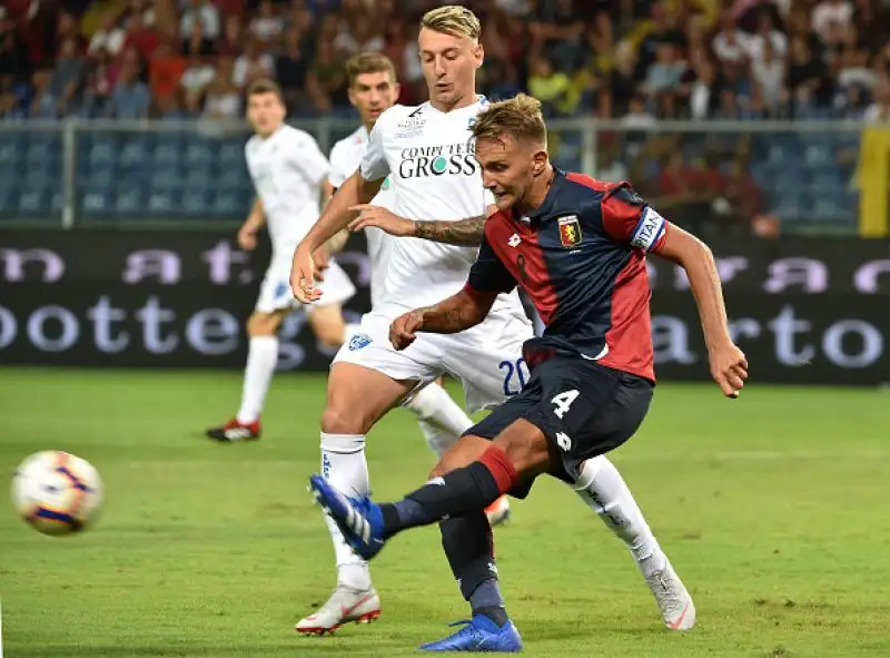 Marassi in silenzio per 43 minuti in ricordo delle vittime del crollo del Ponte Morandi, onorate da un gran Genoa: Piatek e Kouamé mettono la gara in discesa, l'Empoli si sveglia tardi.
