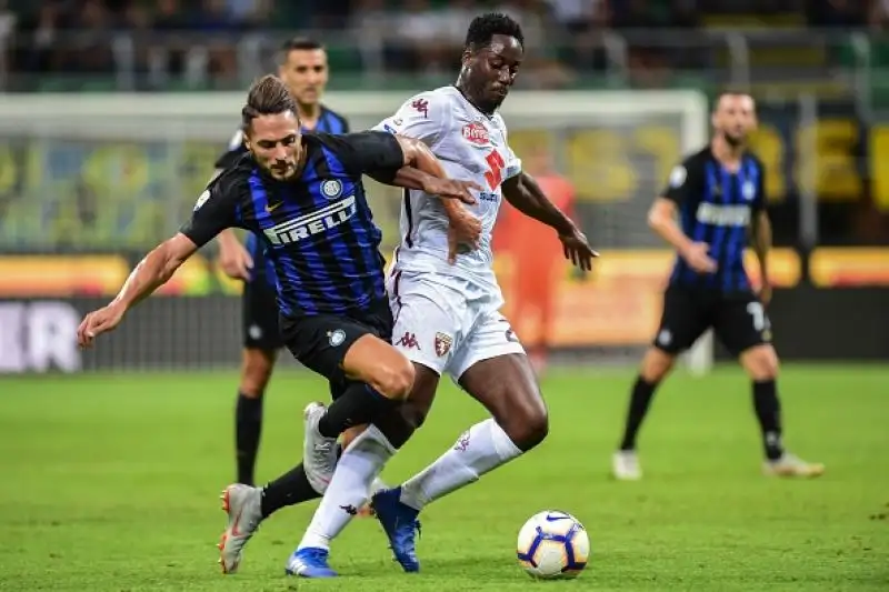 A San Siro finisce 2-2, i nerazzurri si fanno rimontare dopo un ottimo primo tempo. Fiorentina a valanga, vincono Genoa e Udinese.