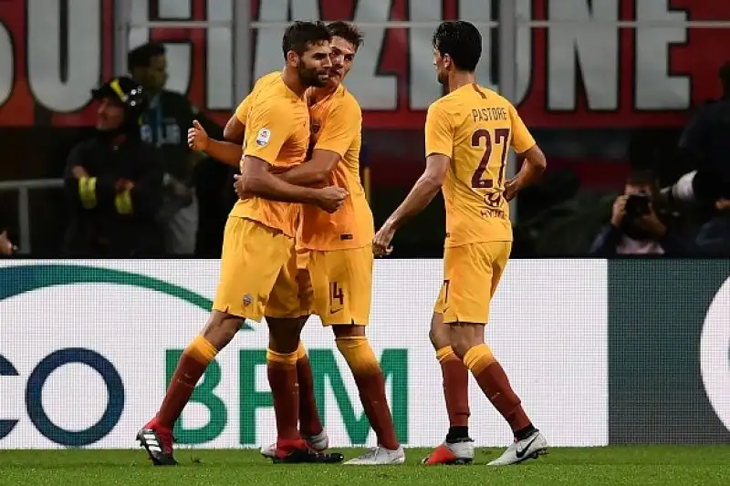 Kessie porta in vantaggio i rossoneri che vengono raggiunti da un diagonale di Fazio. Nei minuti di recupero Cutrone segna il gol vittoria su assist di Higuain.
