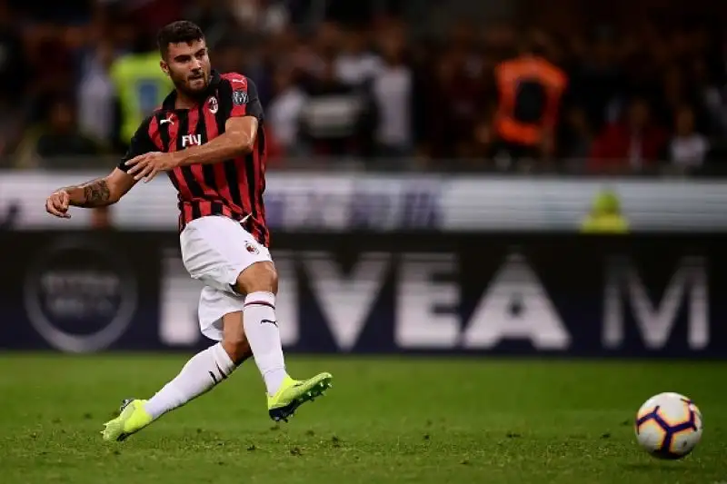 Kessie porta in vantaggio i rossoneri che vengono raggiunti da un diagonale di Fazio. Nei minuti di recupero Cutrone segna il gol vittoria su assist di Higuain.